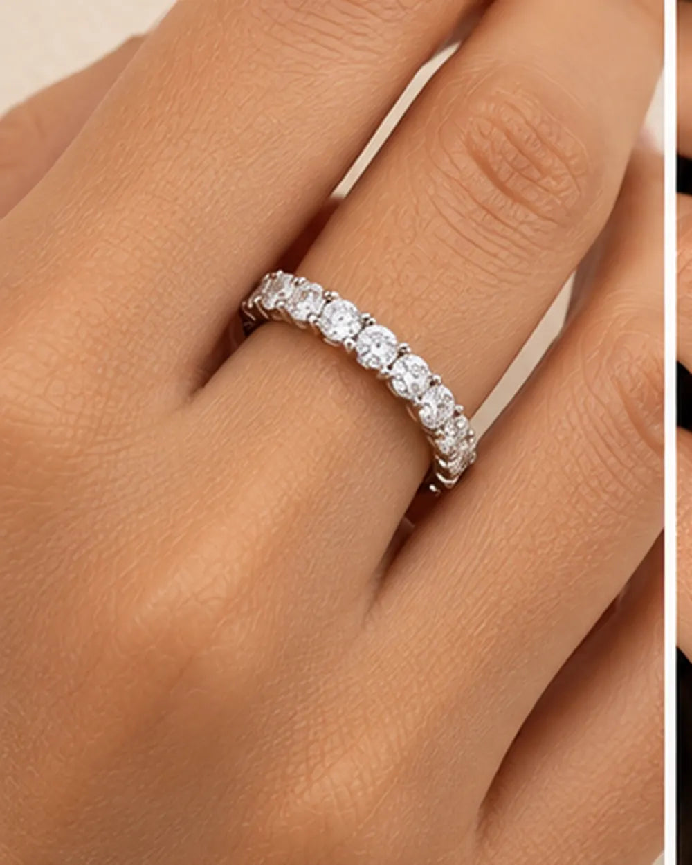 Anel Eternity com Zircônias 3mm em Prata 925 - escala no corpo