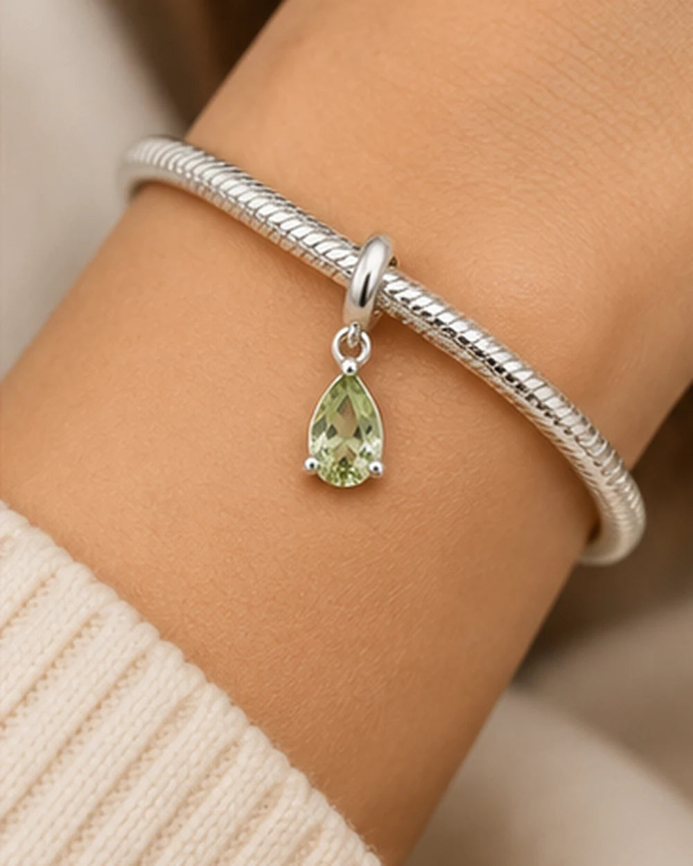 Berloque Gota Verde Claro em Prata 925 - lifestyle