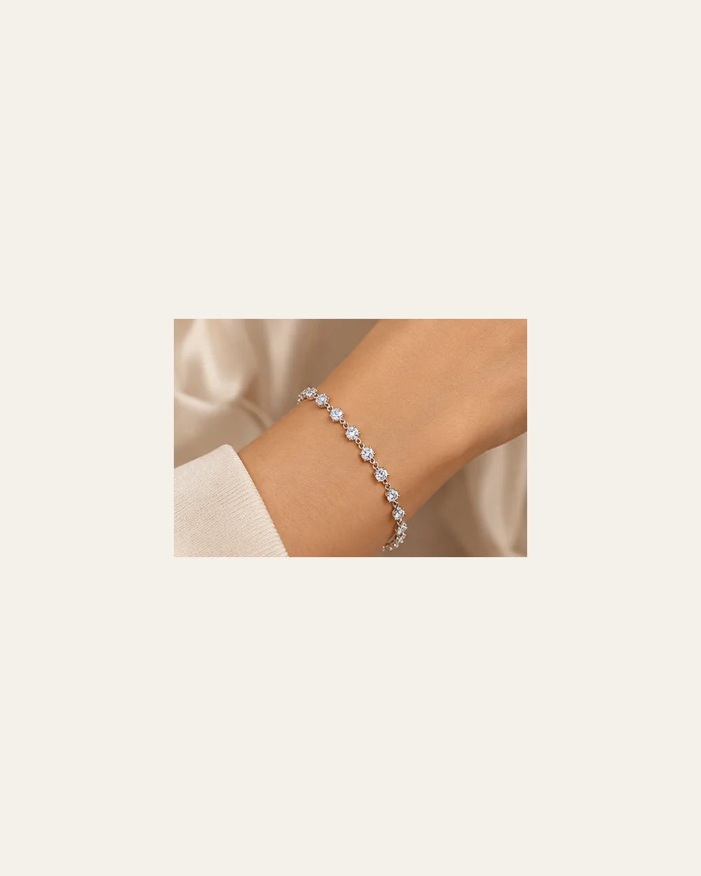 Pulseira com Zircônias em Prata 925 - escala no corpo