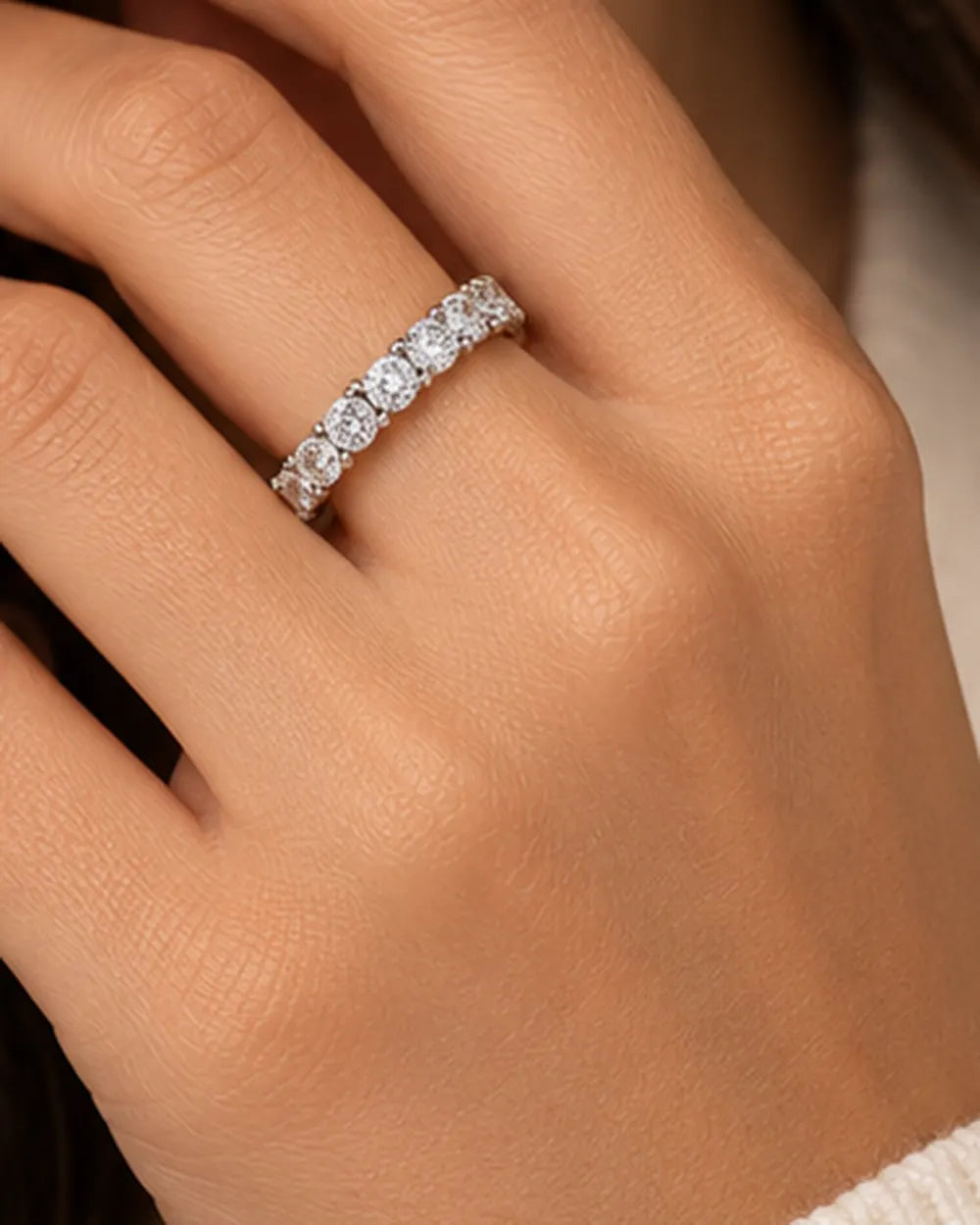 Anel Eternity com Zircônias 3mm em Prata 925 - lifestyle