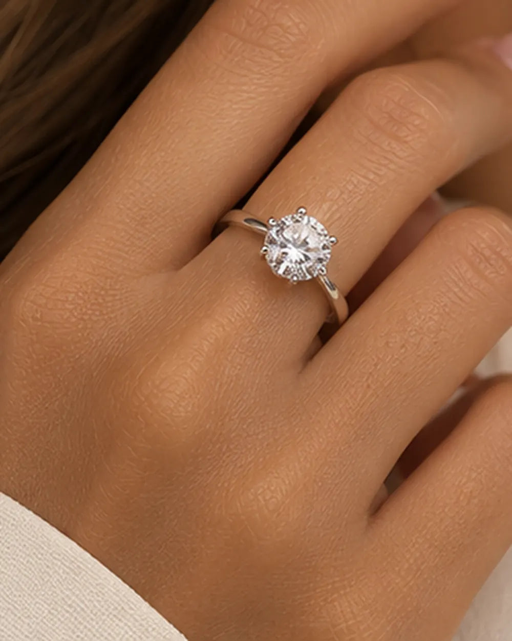 Anel Solitário Virginia com Zircônia 10mm em Prata 925 - lifestyle