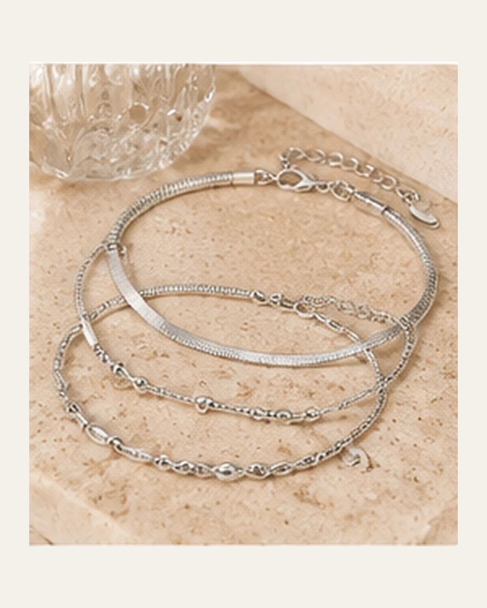 Kit 3 Pulseiras Folheadas a Prata – Fio Liso, Corrente e Bolinha - lifestyle