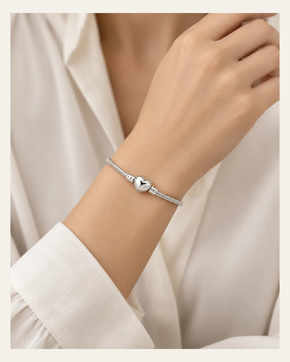 Pulseira para Berloques Coração em Prata 925 – 2mm - escala no corpo
