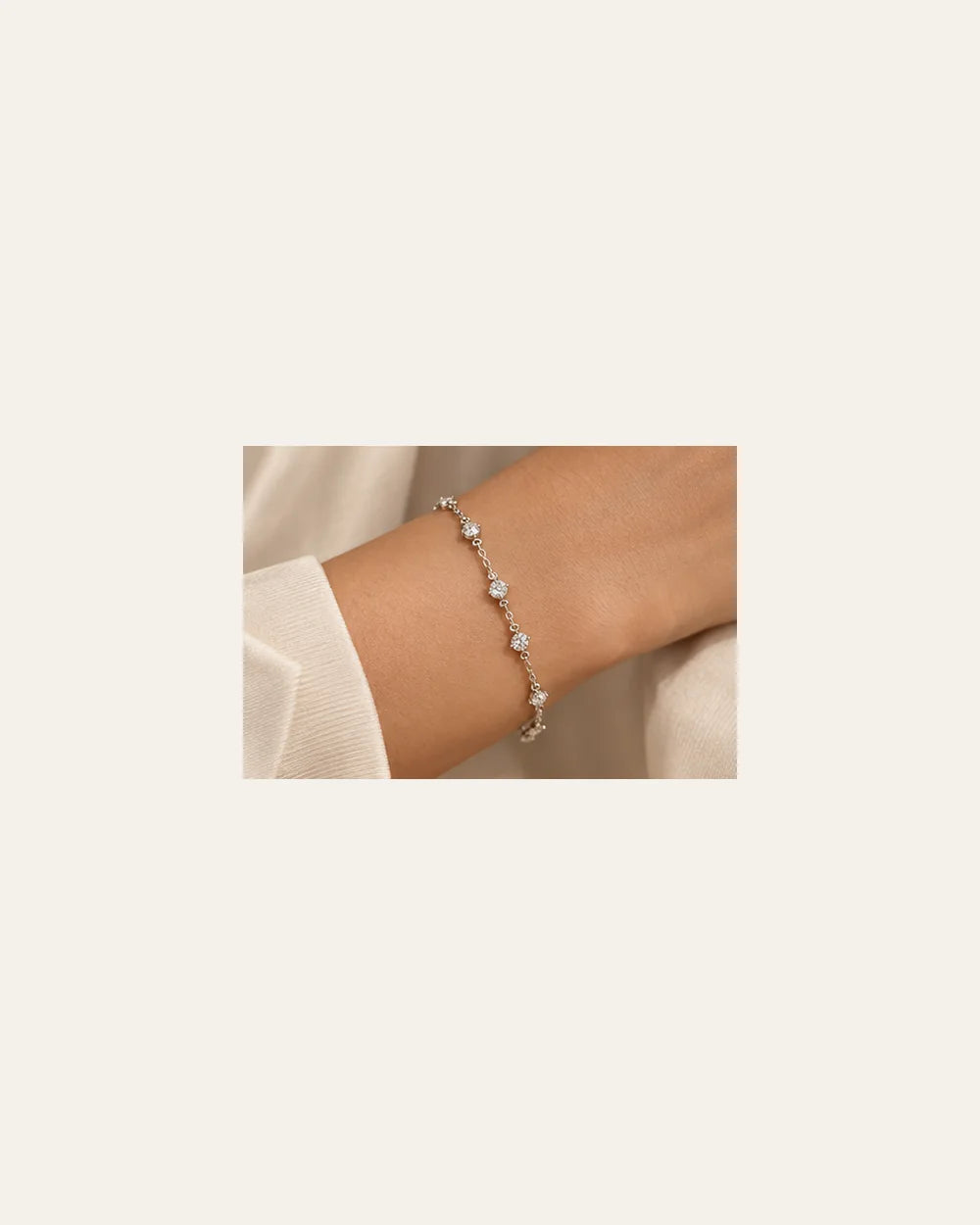 Pulseira Coração com Zircônias em Prata 925 - escala no corpo