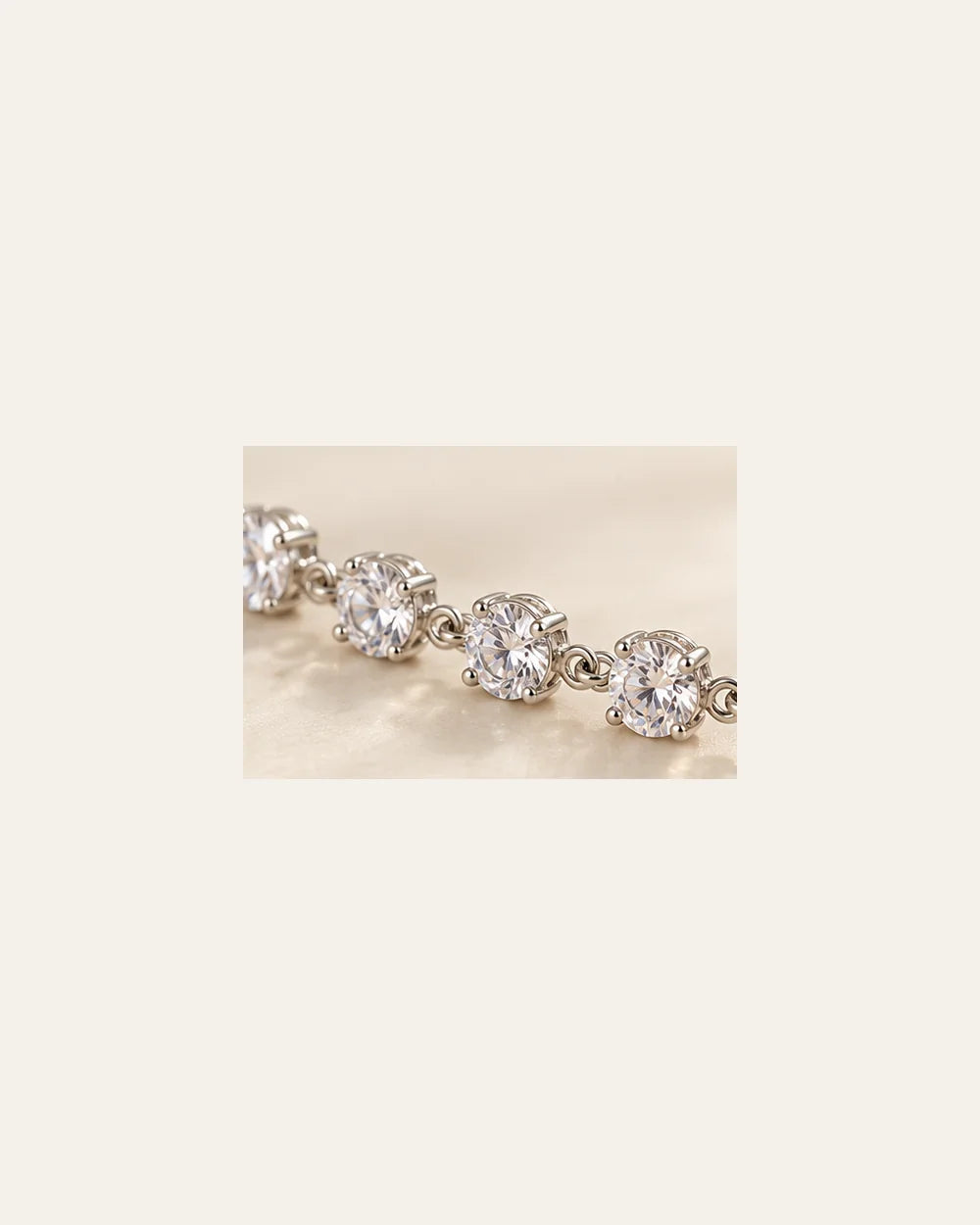 Pulseira com Zircônias em Prata 925 - close de detalhe